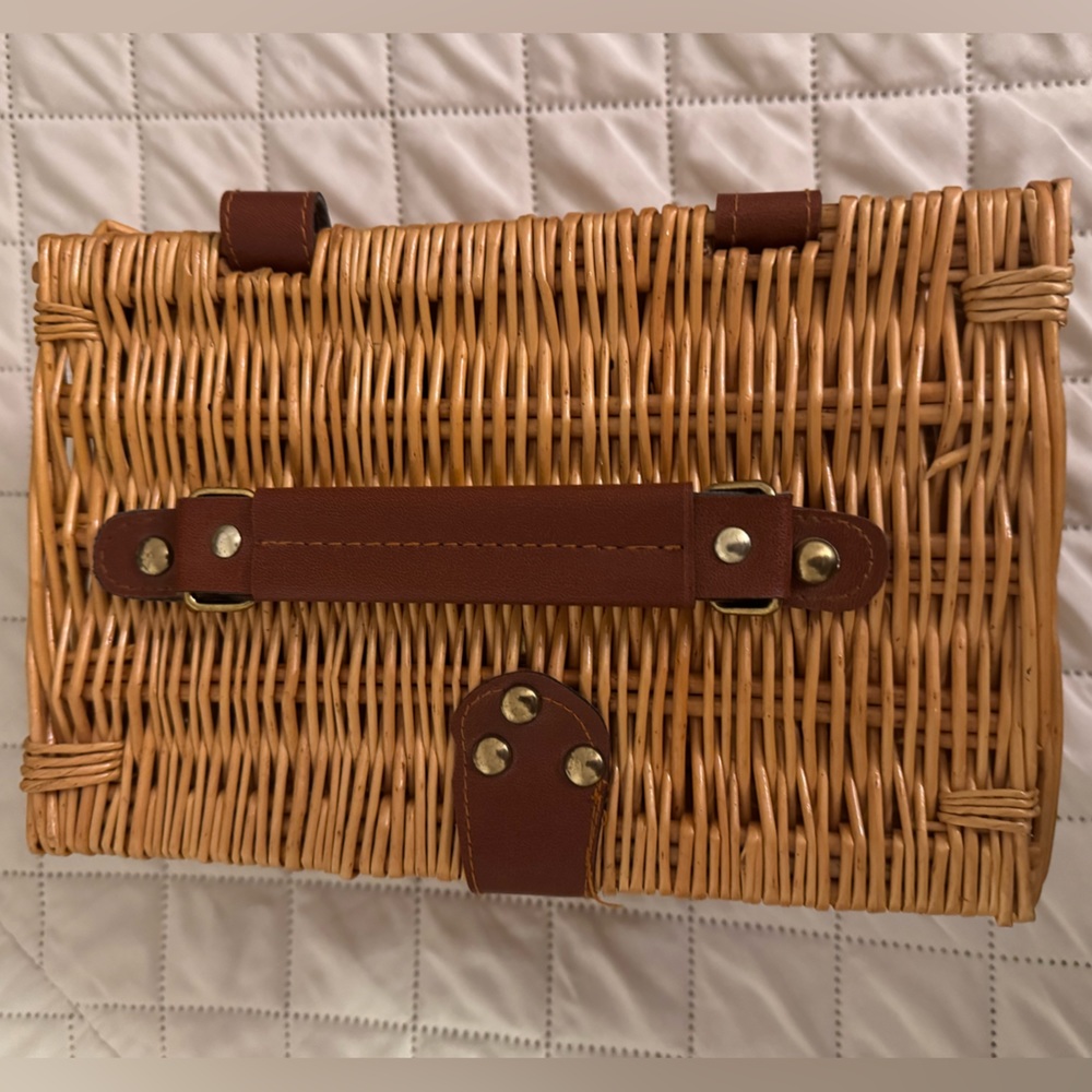 Wicker basket with handle, 10 x 6 1/2 - Picture 10 of 16
